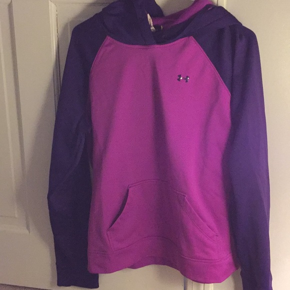 Under Armour Tops - Women’s Under Armor Sweatshirt
